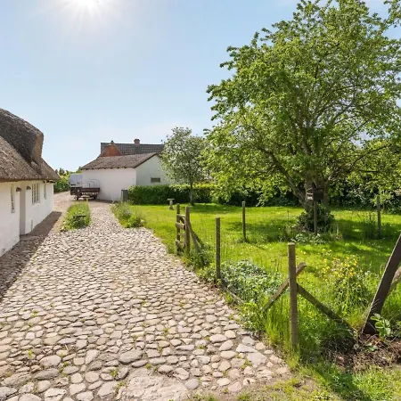 Holiday home Faik - 650m From The Sea In Ne Jutland By Interhome *